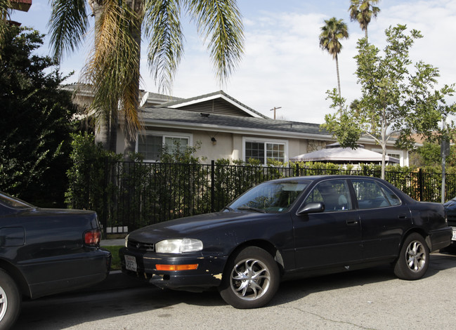 6661 Wilkinson Ave in North Hollywood, CA - Foto de edificio - Building Photo