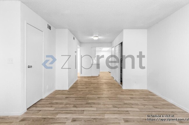 3903 N Nellis Blvd in Las Vegas, NV - Foto de edificio - Building Photo