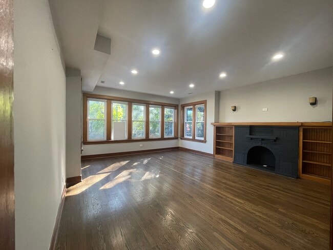 2252 N Monticello Ave, Unit 2 in Chicago, IL - Foto de edificio - Building Photo