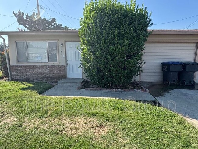 941 S Demaree St in Visalia, CA - Building Photo - Building Photo