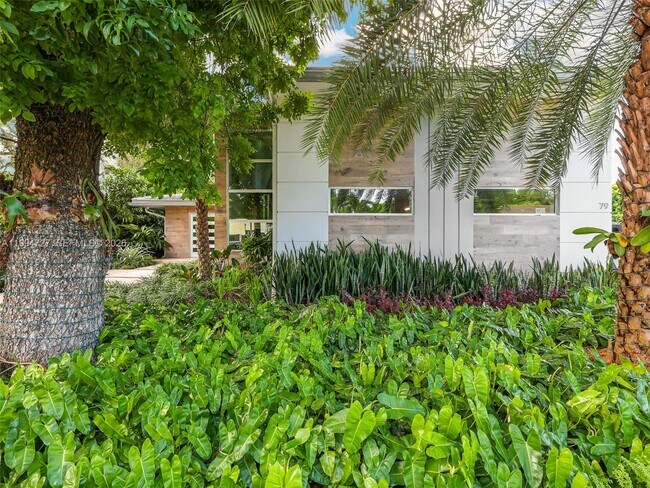 79 Shore Dr E in Miami, FL - Building Photo - Building Photo