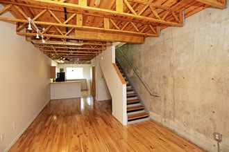 Amber Crossing in Royal Oak, MI - Building Photo - Interior Photo