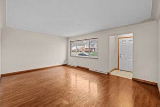 5525 Sunnyside Dr in Toledo, OH - Foto de edificio - Building Photo