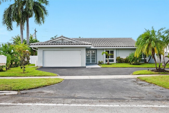 21100 Highland Lakes Blvd in Miami, FL - Building Photo - Building Photo