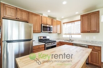 3233 Walnut Ave SW in Seattle, WA - Building Photo - Building Photo