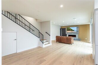 1511 Cliff Dr in Newport Beach, CA - Building Photo - Building Photo