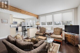 105 Balmoral Ave in Toronto, ON - Building Photo - Building Photo