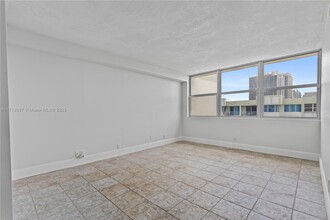 16570 NE 26th Ave, Unit 6B in North Miami Beach, FL - Building Photo - Building Photo