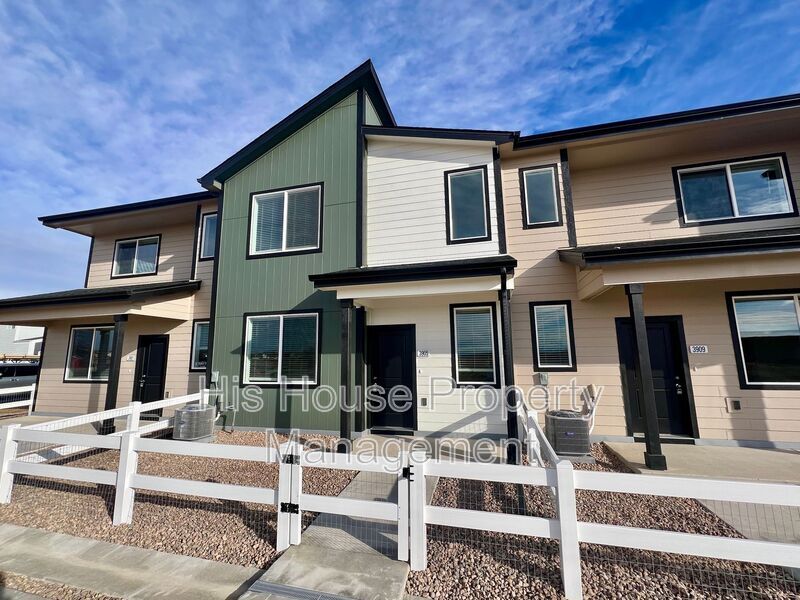 3905 Rainier St in Evans, CO - Building Photo