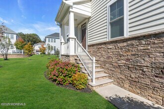 26 Malcolm Way in Lincroft, NJ - Building Photo - Building Photo