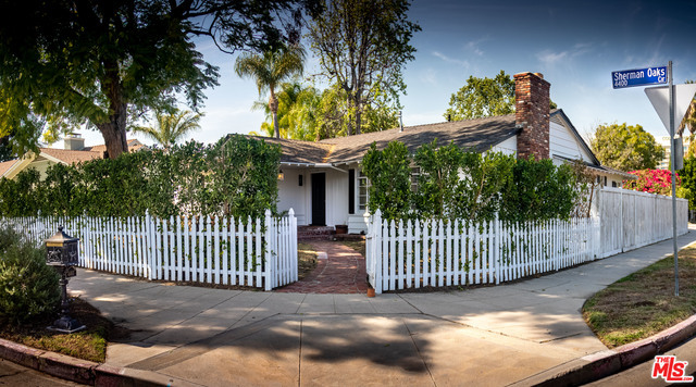 4483 Sherman Oaks Cir in Los Angeles, CA - Building Photo