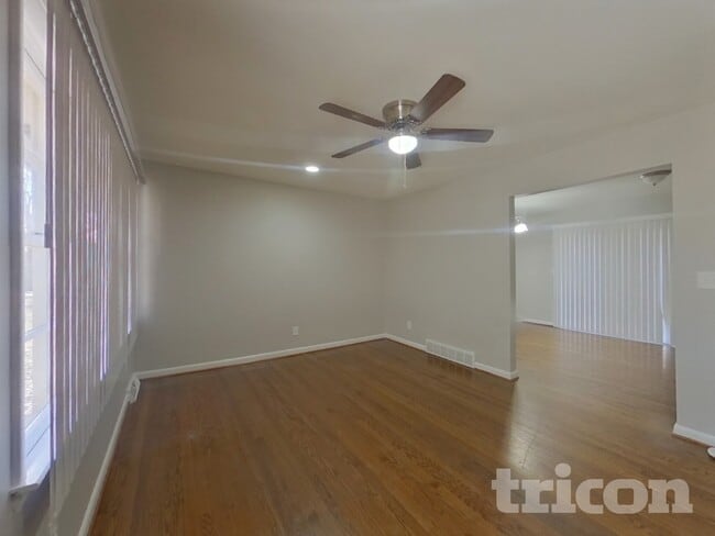 4832 Melrose Ln in Shawnee, KS - Building Photo - Building Photo