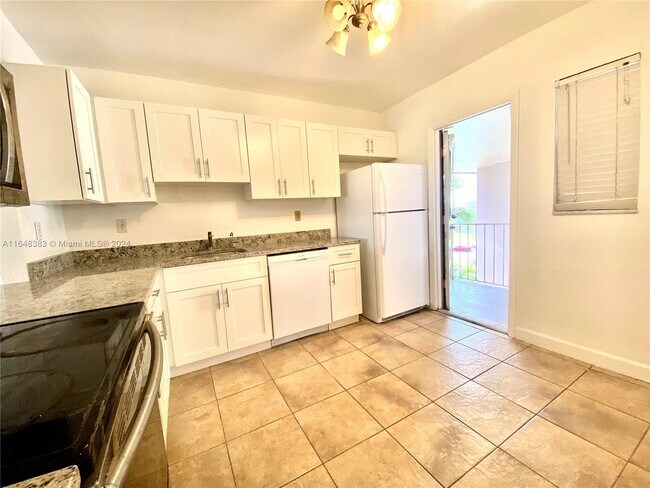 2500 SW 81st Ave, Unit 402 in Davie, FL - Building Photo - Building Photo