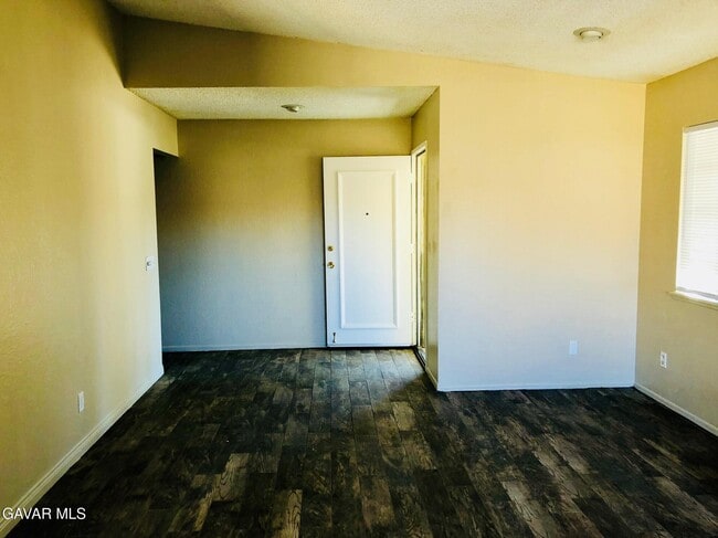 37007 Pond Ave in Palmdale, CA - Building Photo - Building Photo