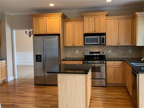 9005 Forest Path Dr in Gainesville, GA - Foto de edificio - Building Photo
