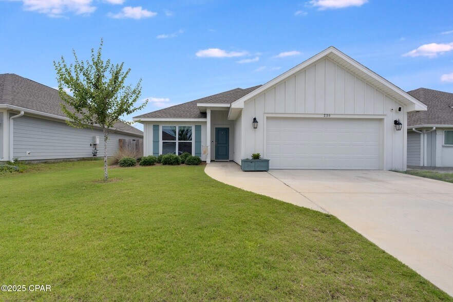 230 Bayou Bend Ln in Callaway, FL - Building Photo