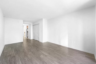 165 W 21st St, Unit 2J in New York, NY - Building Photo - Building Photo