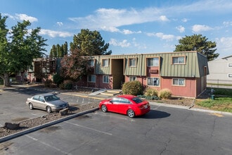 Kamiakin Apartments in Kennewick WA in Kennewick, WA - Foto de edificio - Building Photo