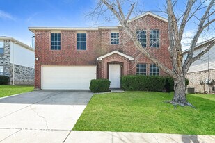 525 Linacre Dr in Crowley, TX - Building Photo