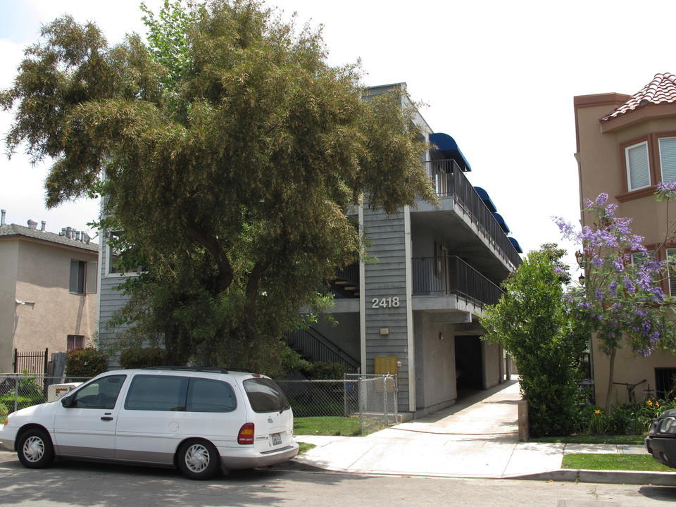 2418 N Naomi St in Burbank, CA - Building Photo