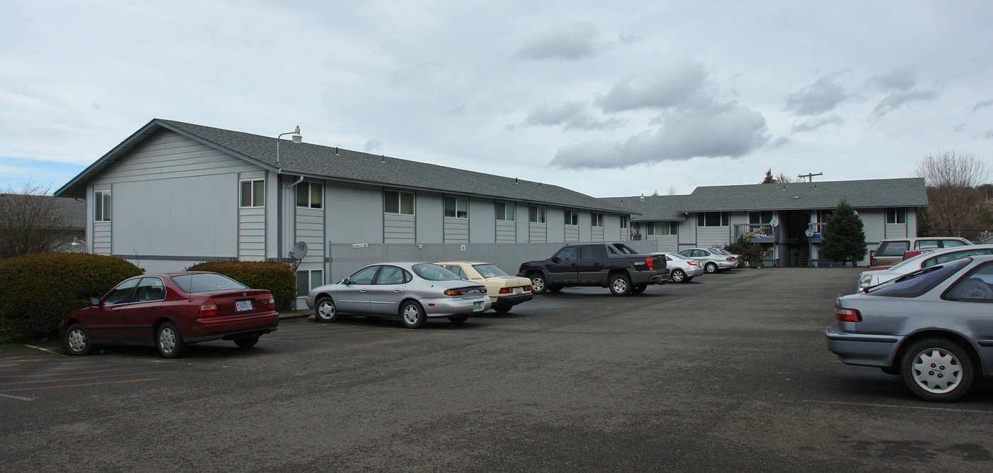 Highland Park Apartments in Roseburg, OR - Foto de edificio