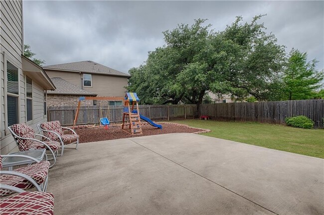 212 Grosseto Ln in Georgetown, TX - Foto de edificio - Building Photo