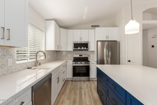 1005 E Mohawk Dr in Phoenix, AZ - Foto de edificio - Building Photo