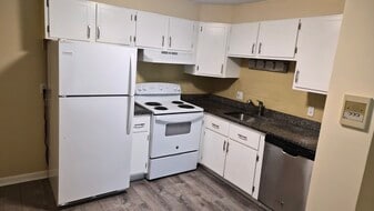 176 Maple Ave in Rutland, MA - Building Photo