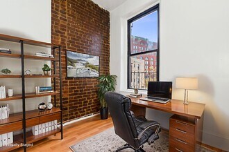 300 W 10th St in New York, NY - Building Photo - Building Photo