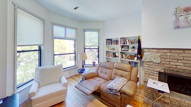 property at 831 W Wrightwood Ave