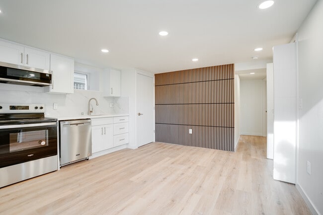2581 9th Ave W, Unit B