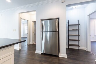 68 Line St, Unit 1 in Somerville, MA - Foto de edificio - Building Photo