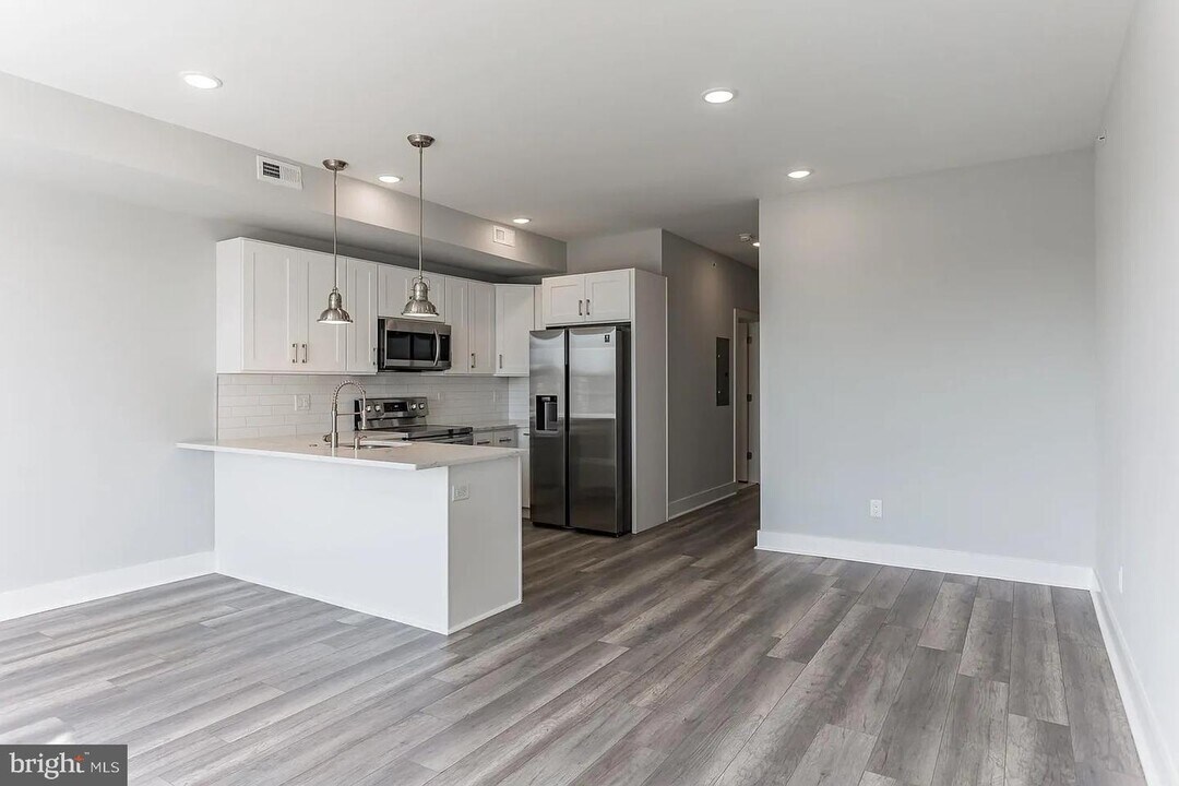 2208 Ridge Ave Photo