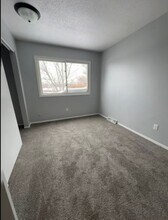 5437-5439 N Linwood Ave in Davenport, IA - Building Photo - Building Photo