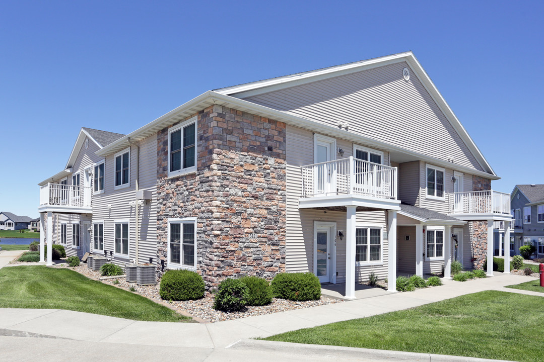 Tiverton Court Apartments in Ames, IA - Building Photo