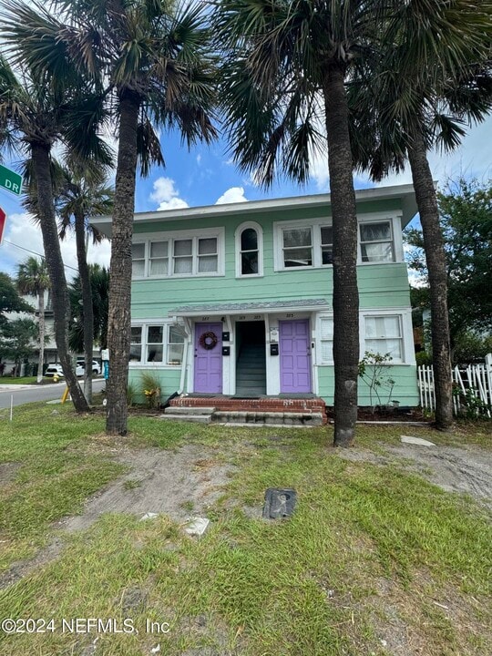 285 Ahern St in Atlantic Beach, FL - Building Photo