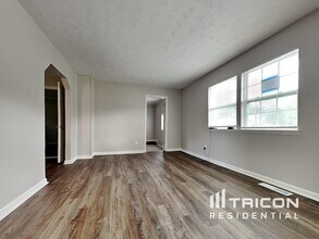 6095 Marbut Rd in Lithonia, GA - Building Photo - Building Photo