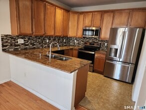 158 Sterling Dr in Newington, CT - Building Photo - Building Photo