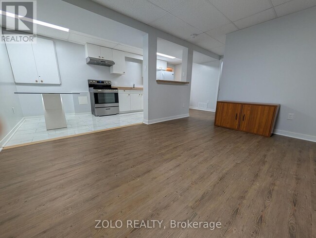 31 Buchanan St in Barrie, ON - Building Photo - Building Photo