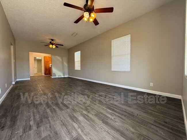 424 Lucard St in Taft, CA - Building Photo - Building Photo