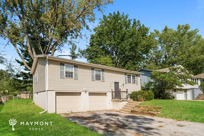 313 NE Lakeview Dr in Blue Springs, MO - Building Photo - Building Photo