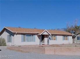 630 E Simkins Rd in Pahrump, NV - Building Photo