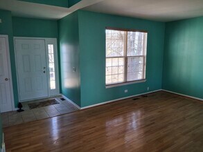 611 Charlotte Ln in Oswego, IL - Building Photo - Building Photo
