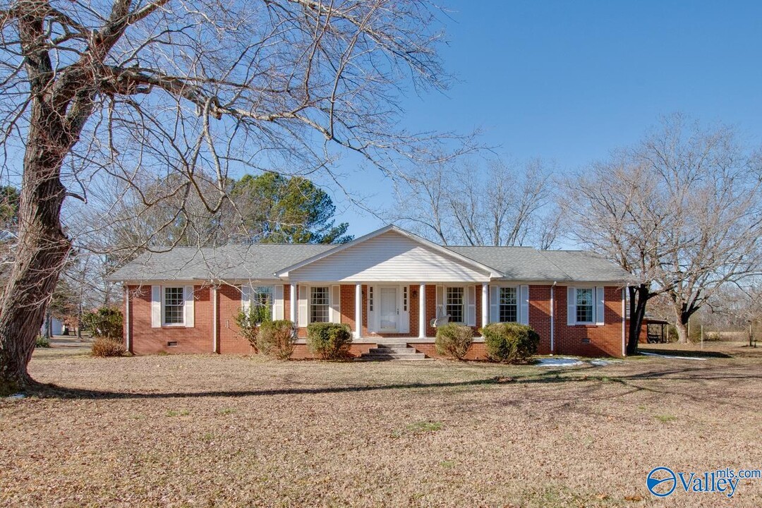 651 Dan Crutcher Rd in Toney, AL - Building Photo