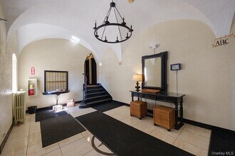 26 Pondfield Rd in Bronxville, NY - Building Photo - Building Photo