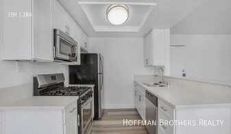 1320 N Sierra Bonita Ave in West Hollywood, CA - Building Photo