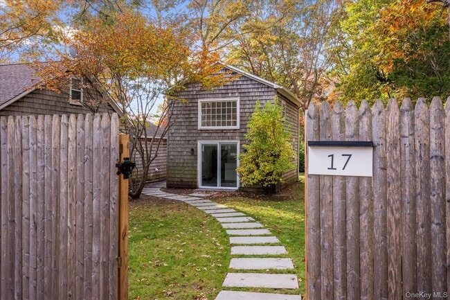 property at 17 N Bishop Ln