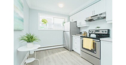 44-52 Hayden St in Hamilton, ON - Building Photo - Building Photo