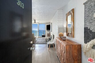 22548 CA-1 in Malibu, CA - Building Photo - Building Photo