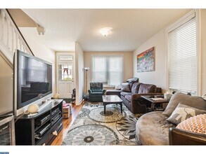385 Conarroe St in Philadelphia, PA - Building Photo - Building Photo